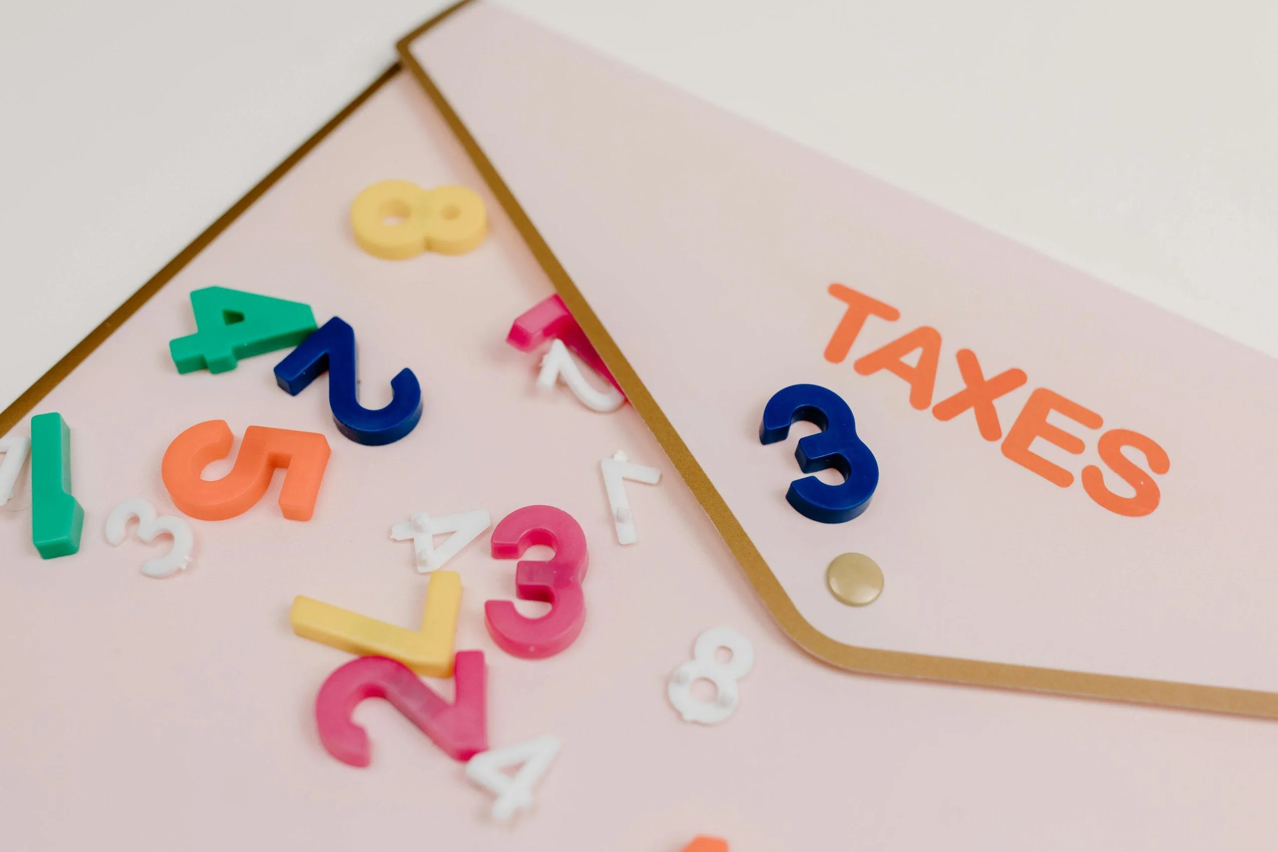 oursourcing-payroll-pentru -salarii-plati-si-taxe-angajati
